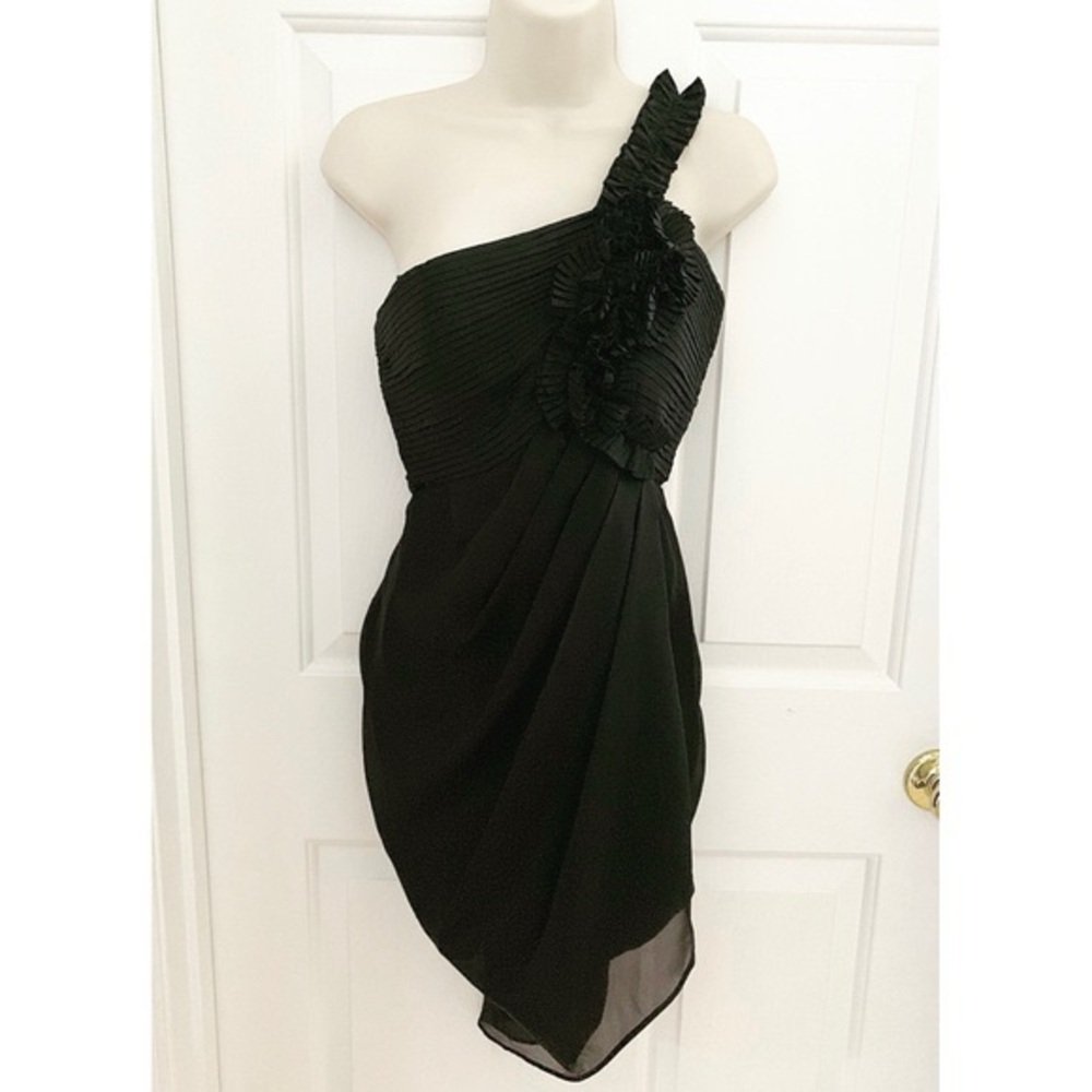 BCBGMAXAZRIA Black One Shoulder Chiffon Cocktail Dress size 2 BNWT